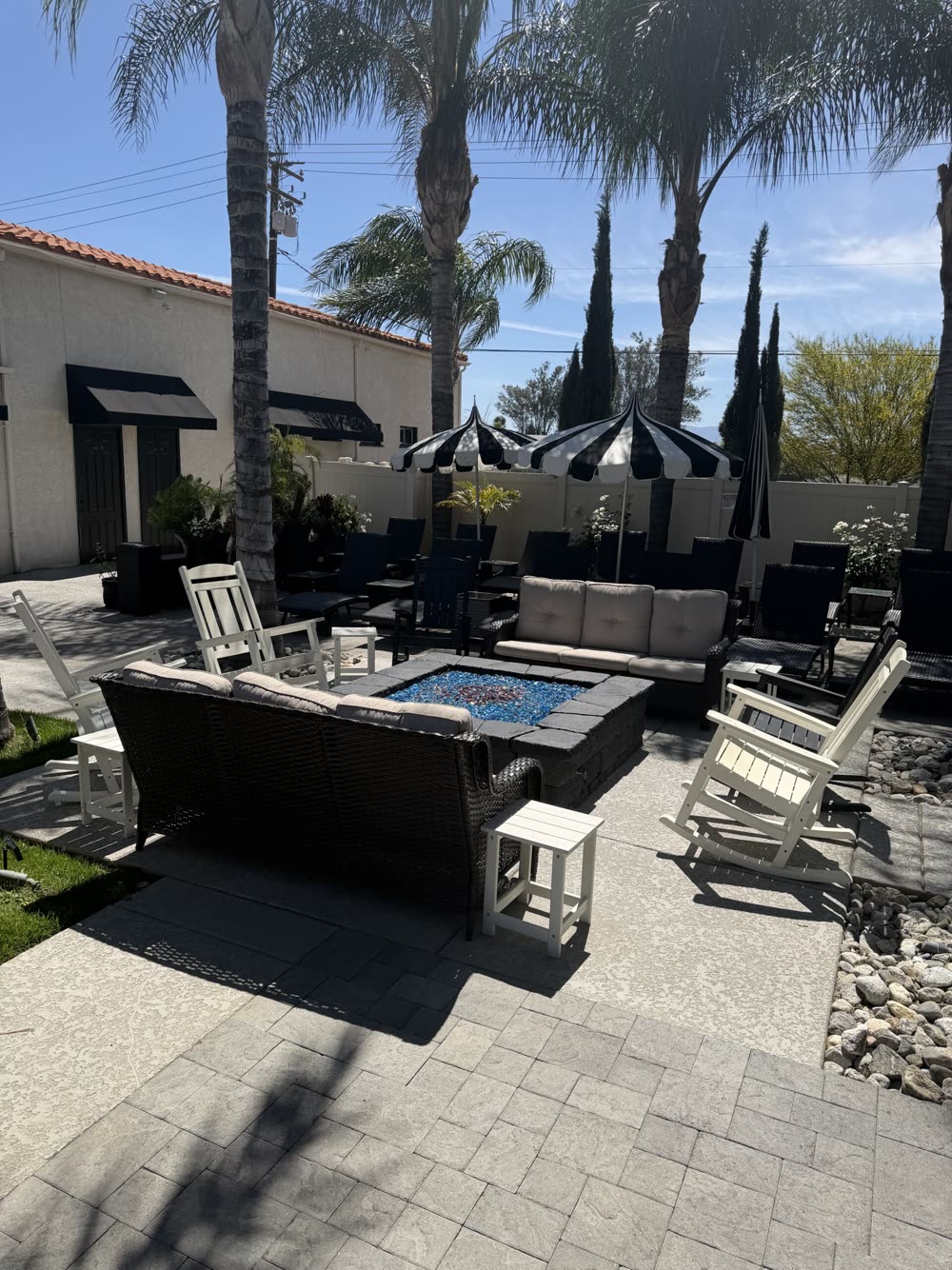 Firepit lounge on the grounds
